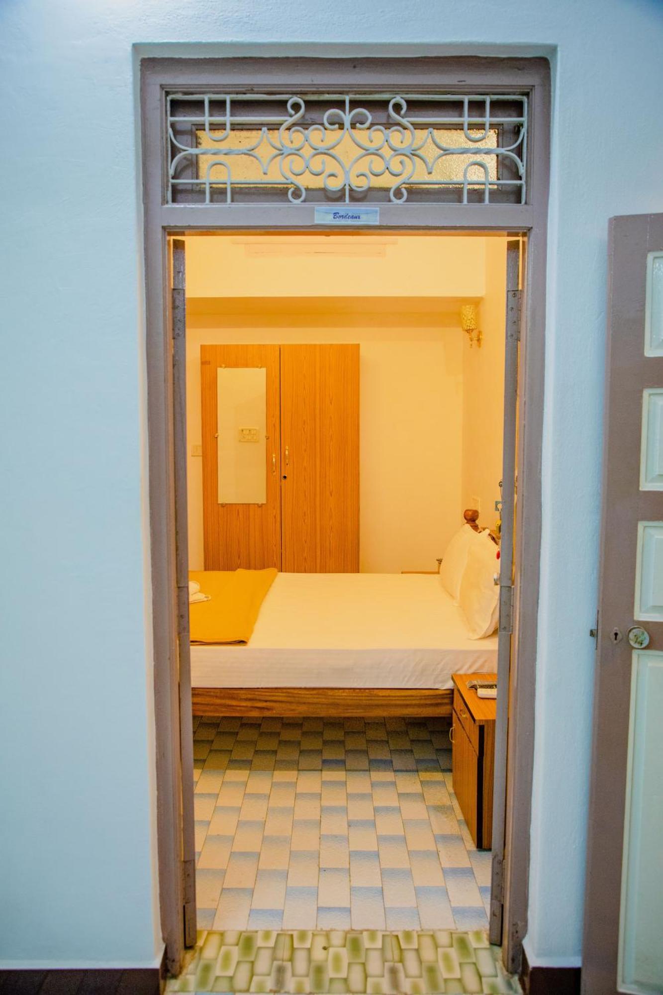 蓬蒂切里 Maison Blanche Near Rock Beach酒店 外观 照片