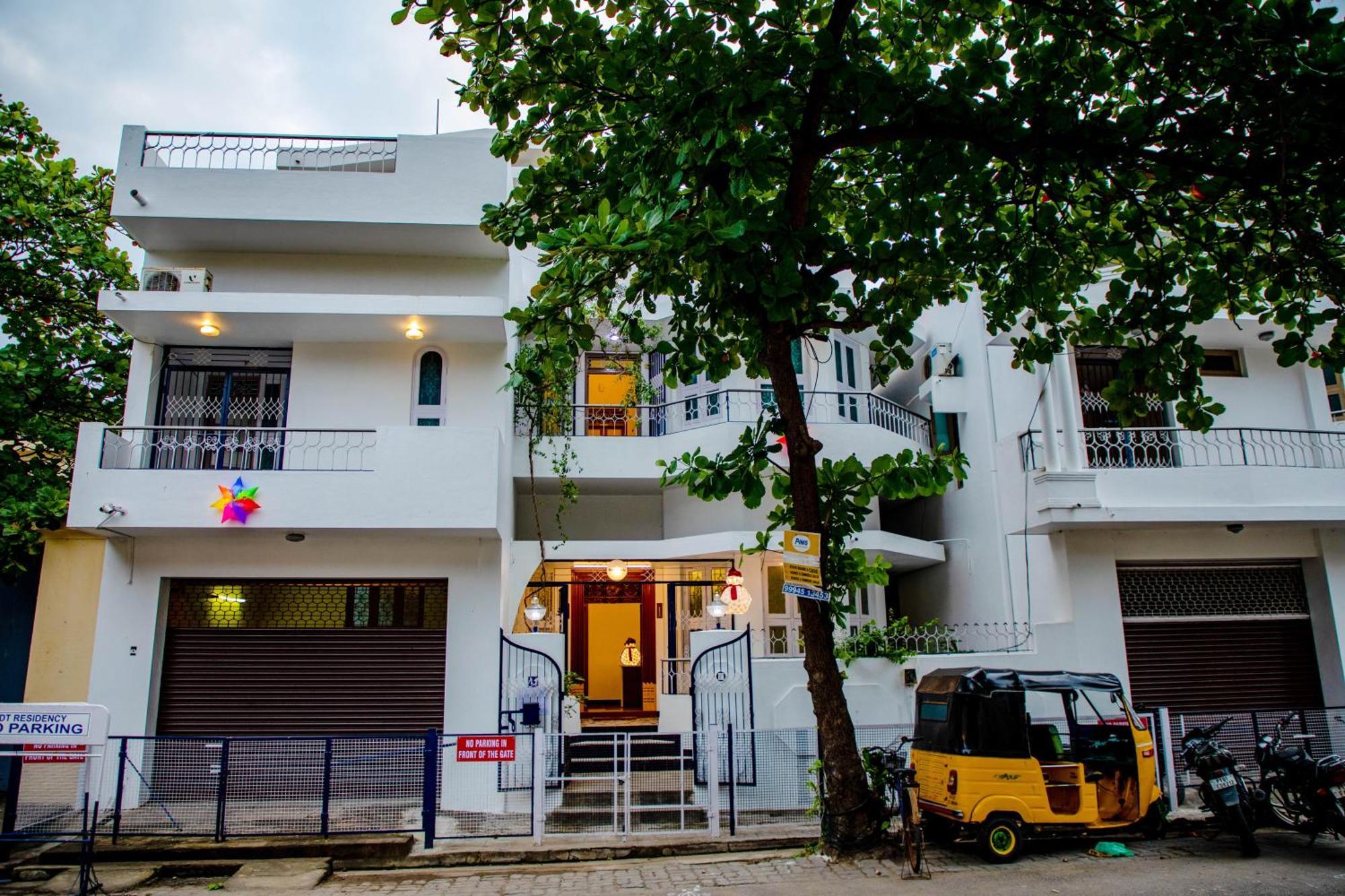 蓬蒂切里 Maison Blanche Near Rock Beach酒店 外观 照片